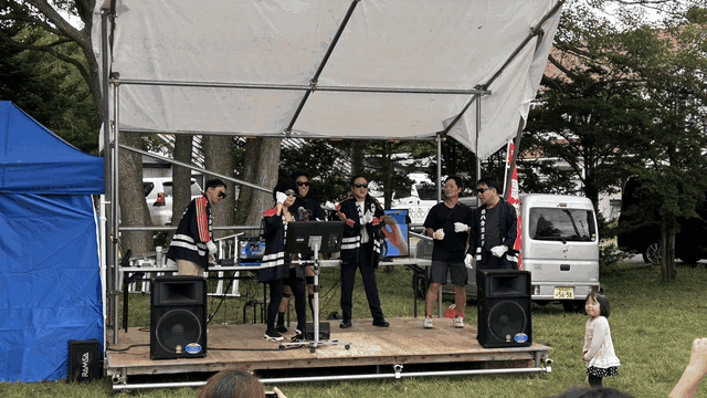 市長が「め組のひと」の曲に合わせて踊る様子（コマ送り）