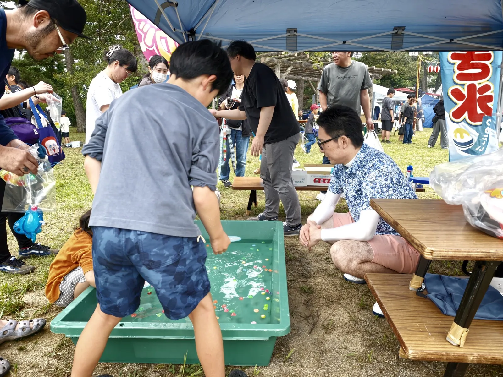 大垣が担当した「おもちゃすくい」の様子